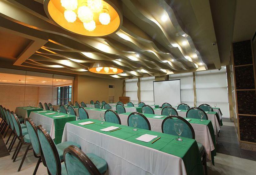 בית מלון כפרי City Suites Ramos Tower