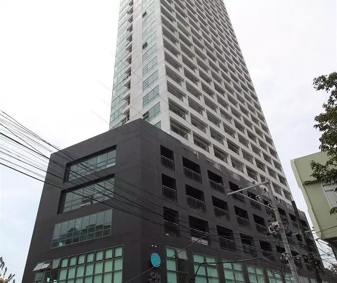 בית מלון כפרי City Suites Ramos Tower