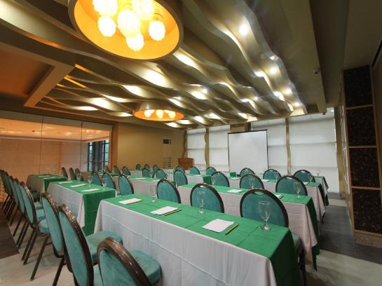 בית מלון כפרי City Suites Ramos Tower