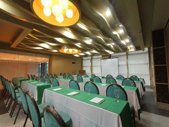 בית מלון כפרי City Suites Ramos Tower