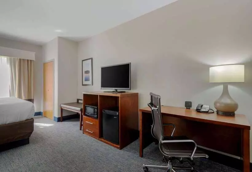 Отель Comfort Suites Stockbridge Atlanta South