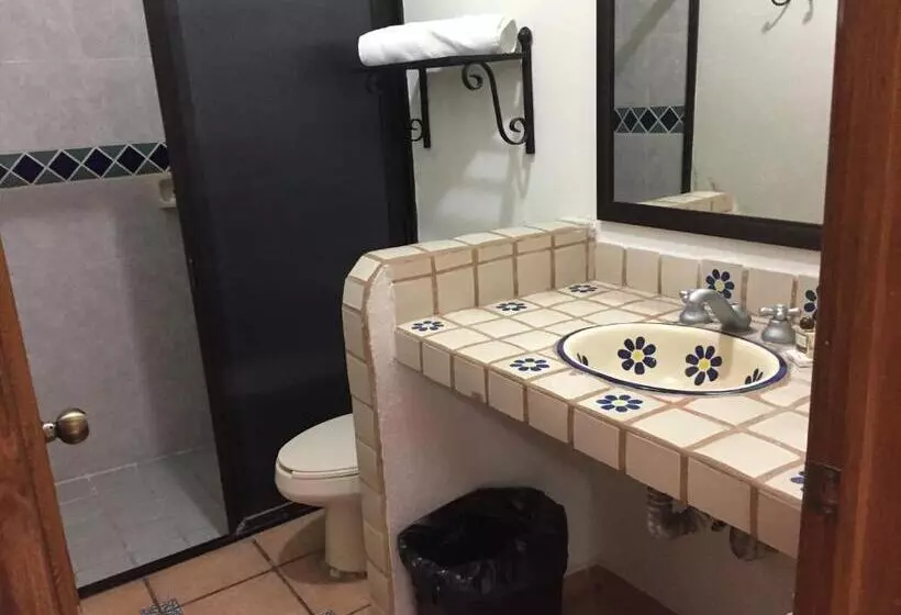 Hotel Montroi Express