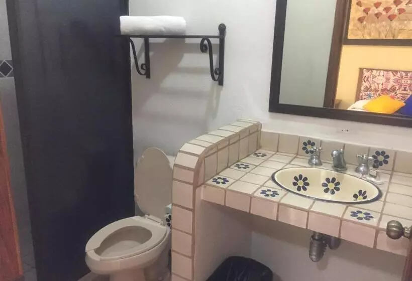 Hotel Montroi Express