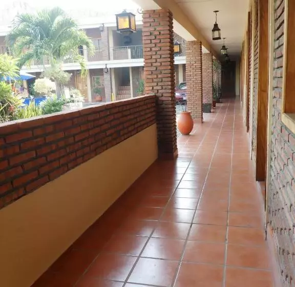 Hotel Montroi Express