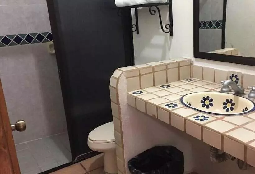 Hotel Montroi Express