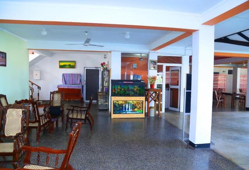 فندق Topaz Beach