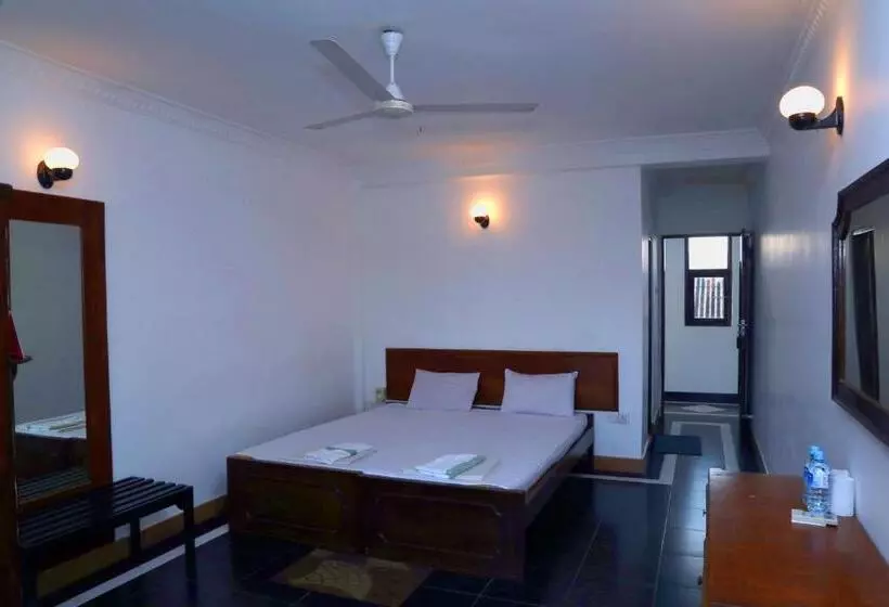 فندق Topaz Beach