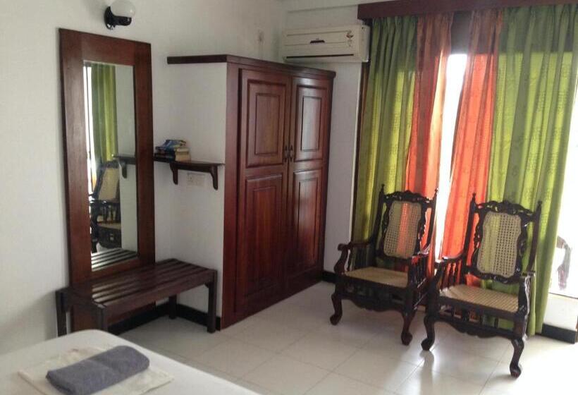 فندق Topaz Beach