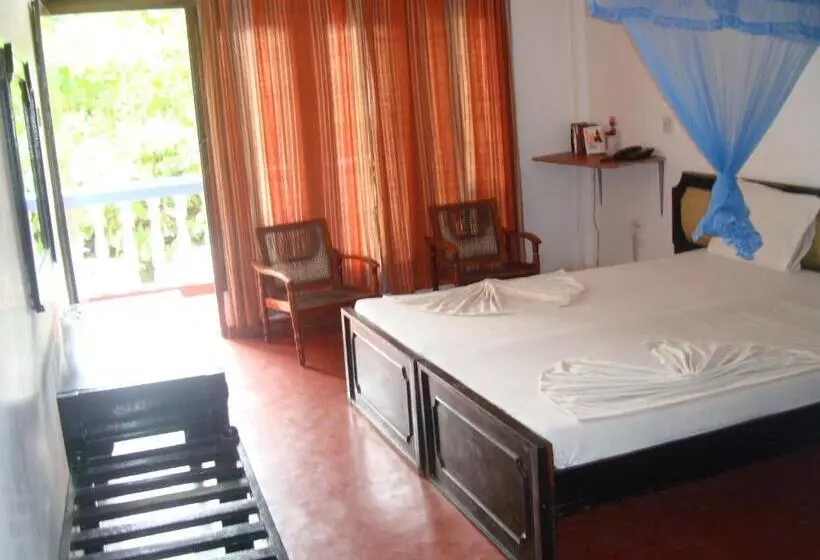 فندق Topaz Beach