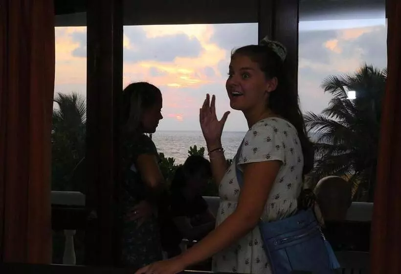 فندق Topaz Beach