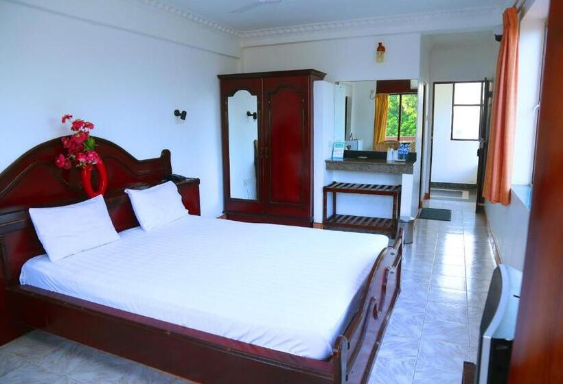 فندق Topaz Beach