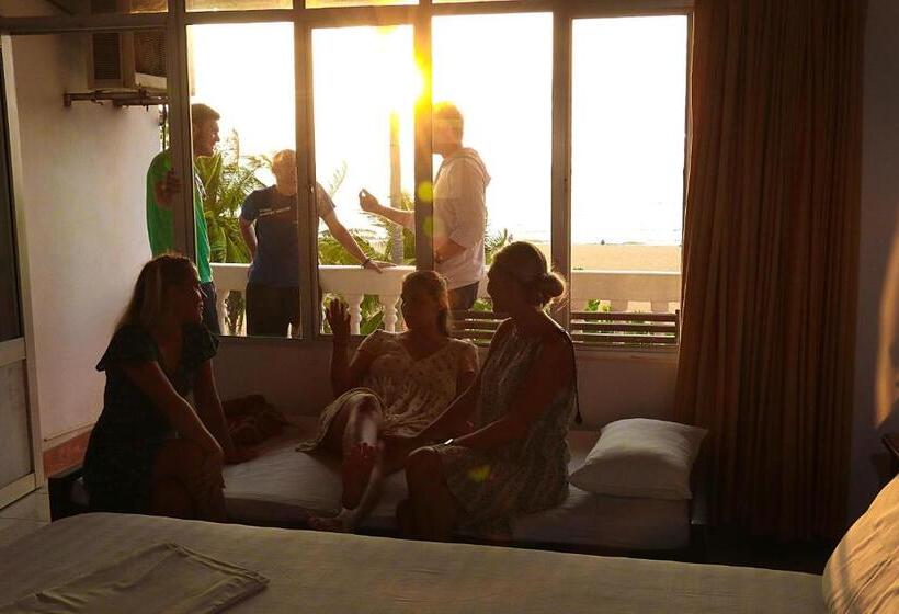 فندق Topaz Beach