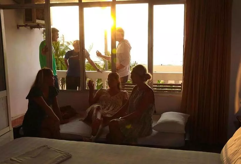 فندق Topaz Beach