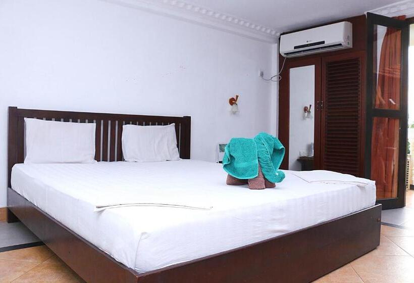 فندق Topaz Beach