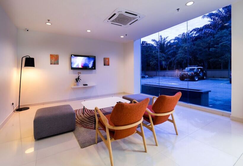 Tune Hotel Klia Aeropolis