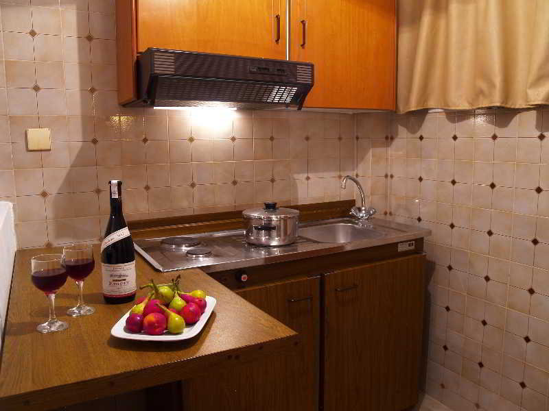 Sunny Studios & Apartments