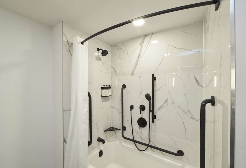 Hotel Bloom Mississauga, Tapestry Collection By Hilton