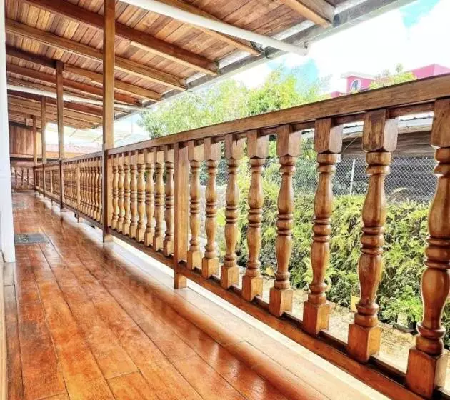 ペンション Hostal El Colibri