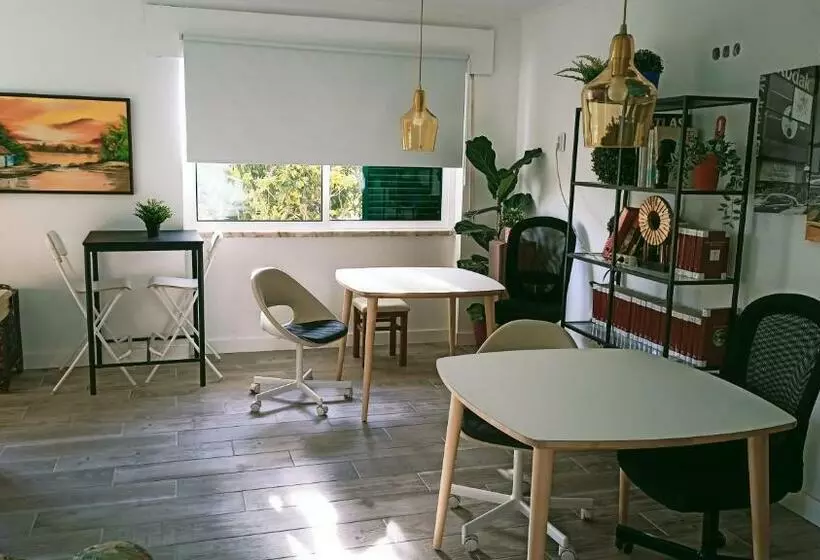 Retkeilymaja Mata Beach Caparica