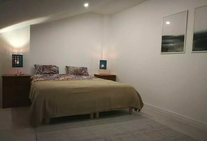 Retkeilymaja Mata Beach Caparica