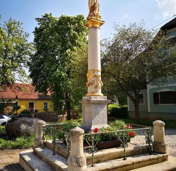 Aparthotel Goldener Hahn Apartments