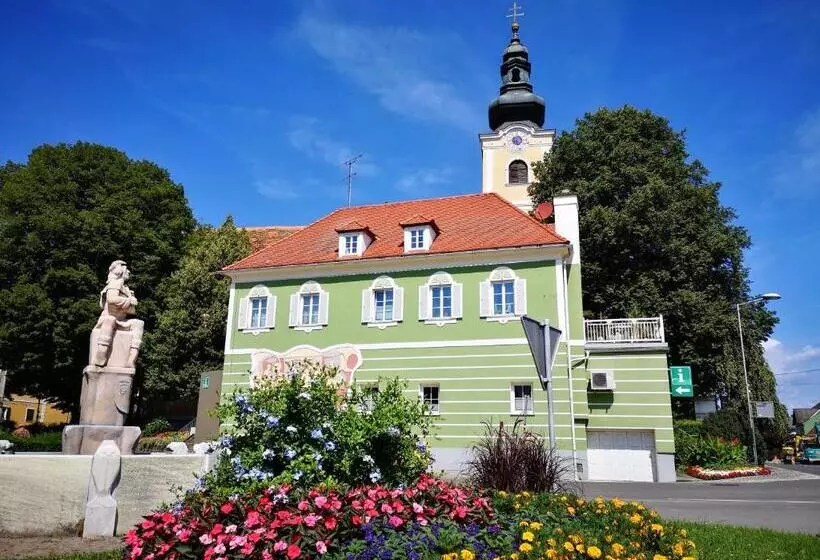 Aparthotel Goldener Hahn Apartments