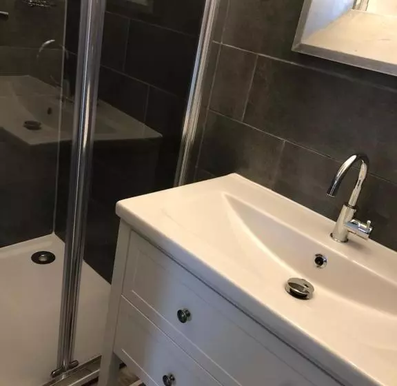 ベッドアンドブレックファースト Marie Jean Chambre D Hotes & Gite