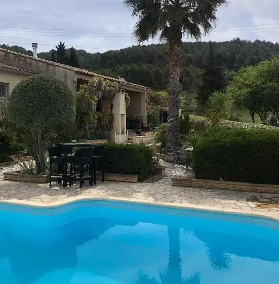 ベッドアンドブレックファースト Marie Jean Chambre D Hotes & Gite