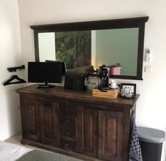 ベッドアンドブレックファースト Marie Jean Chambre D Hotes & Gite