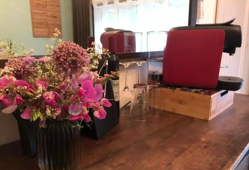 ベッドアンドブレックファースト Marie Jean Chambre D Hotes & Gite