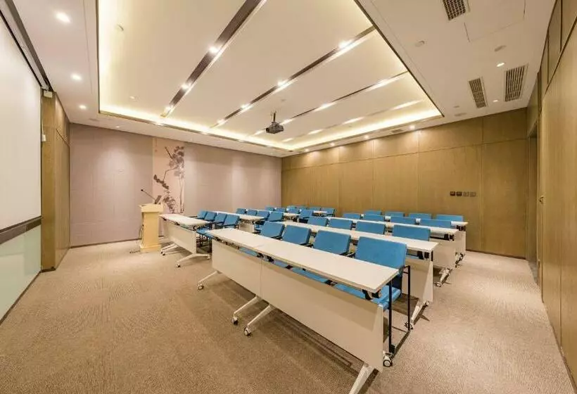 Atour Hotel Langfang Railway Station