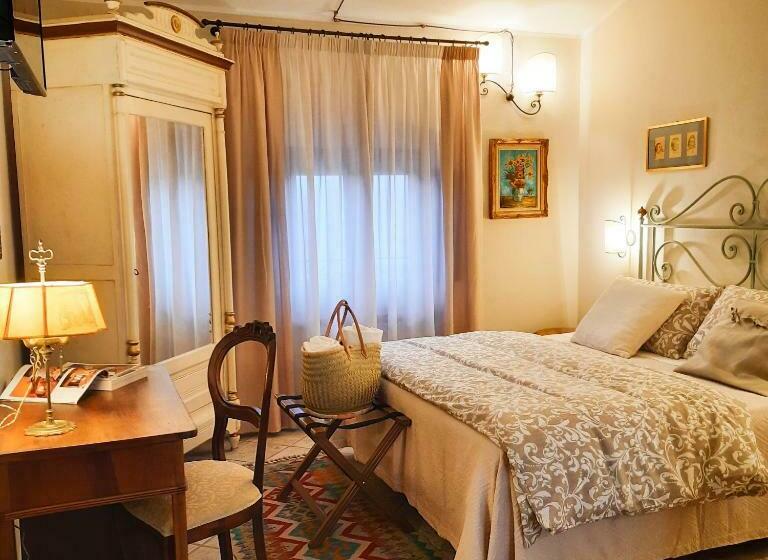 Boutique Hotel Fox S Inn