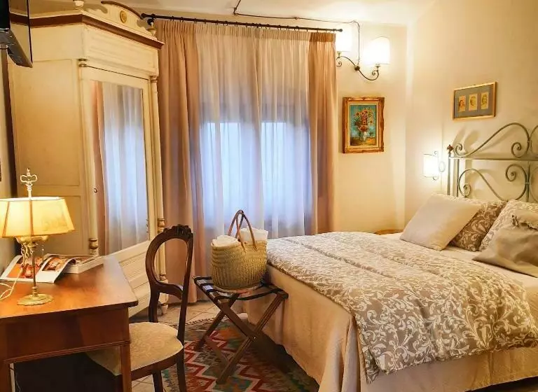 Boutique Hotel Fox S Inn