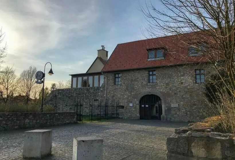 Huszárvár Hotel Kastélyszálló