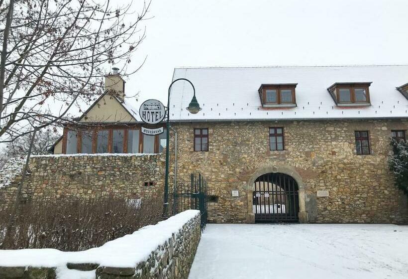 Huszárvár Hotel Kastélyszálló