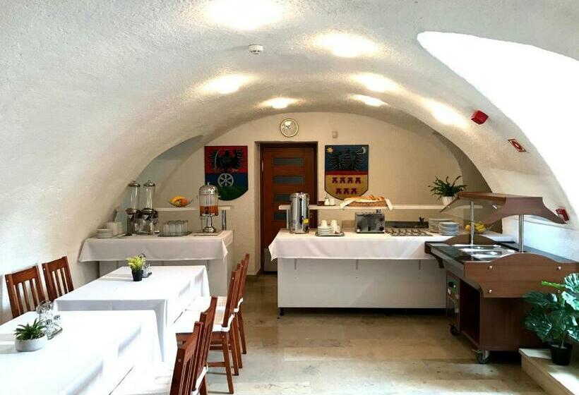 Huszárvár Hotel Kastélyszálló