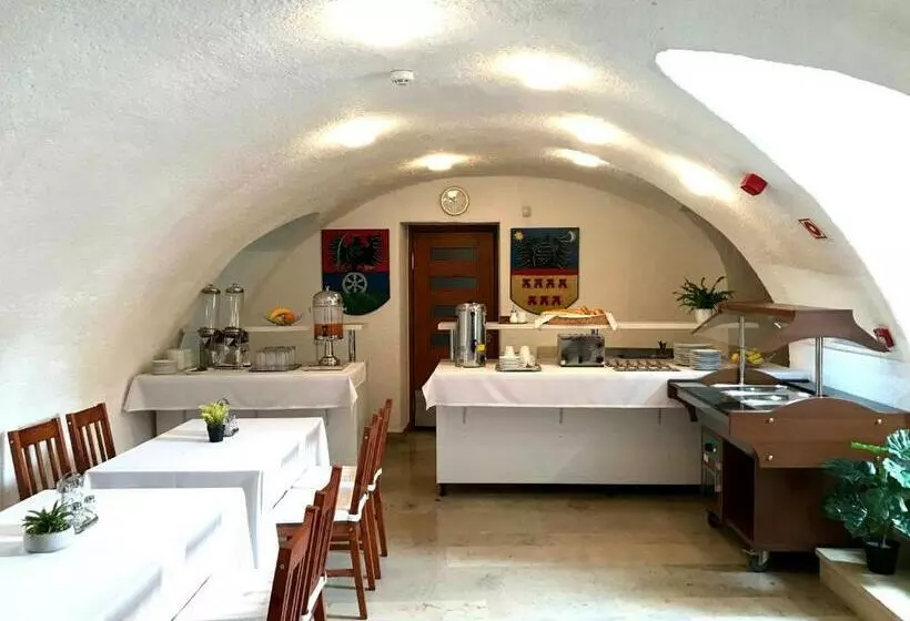 Huszárvár Hotel Kastélyszálló