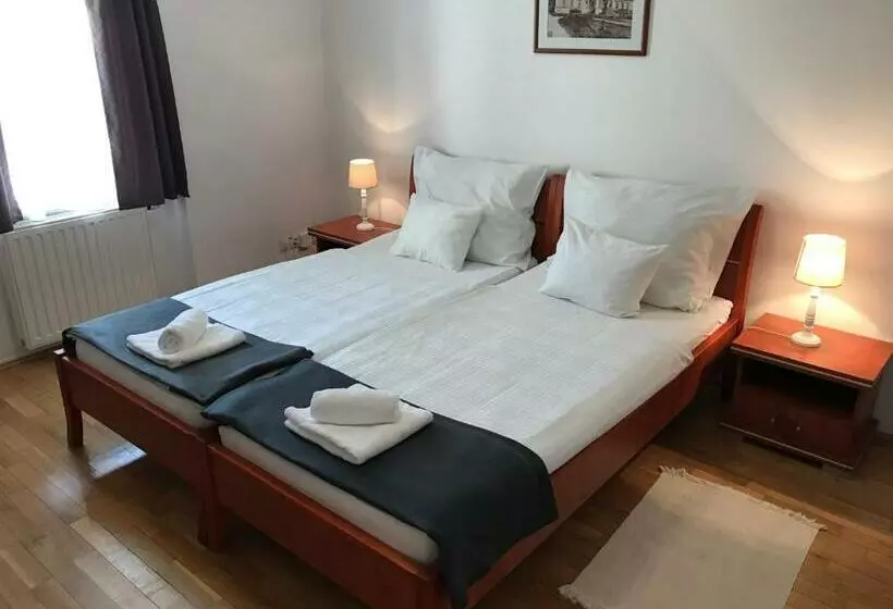 Huszárvár Hotel Kastélyszálló