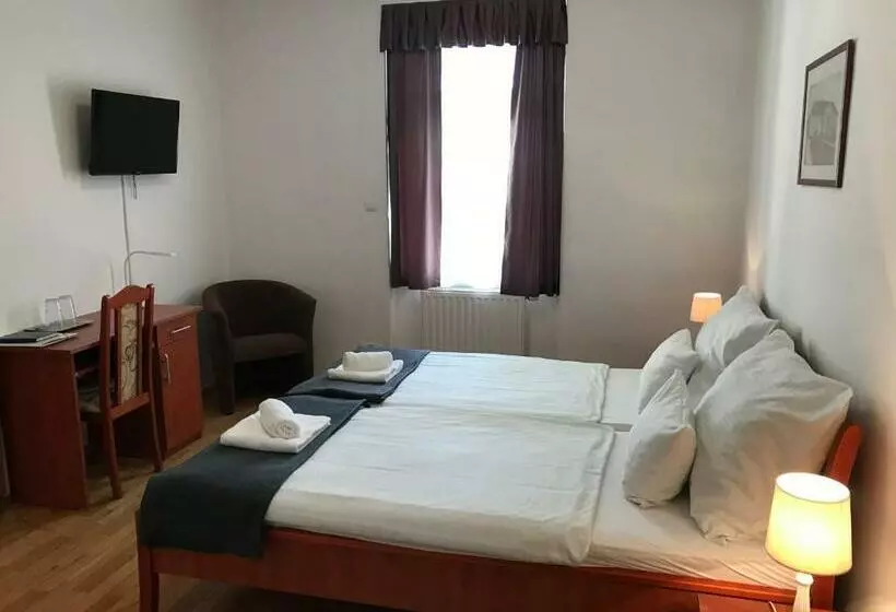 Huszárvár Hotel Kastélyszálló