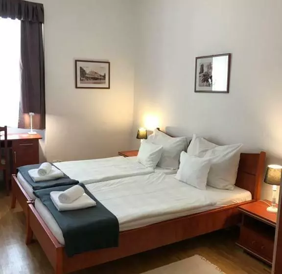 Huszárvár Hotel Kastélyszálló