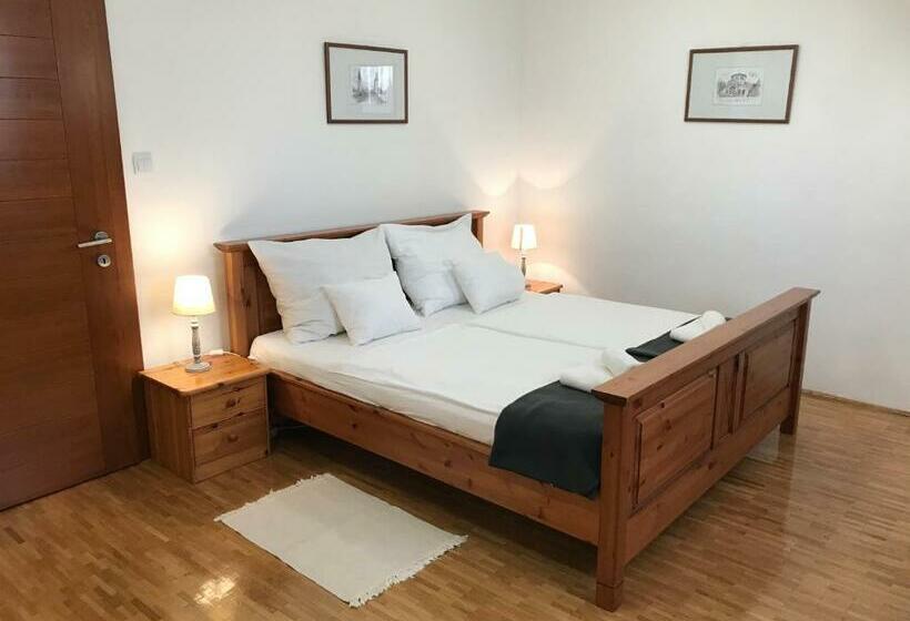 Huszárvár Hotel Kastélyszálló