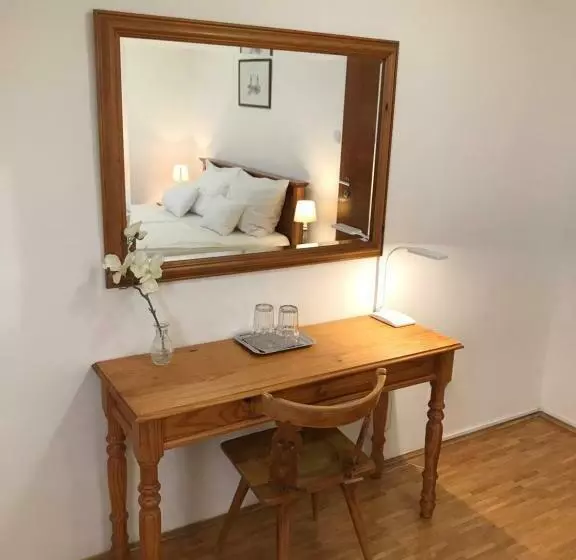 Huszárvár Hotel Kastélyszálló