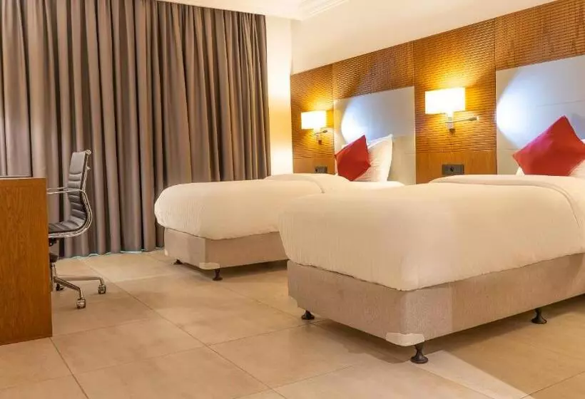 Star Land Hotel Bastos