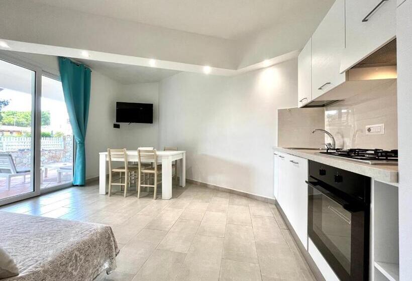 Angolo Mare Apartments & Rooms