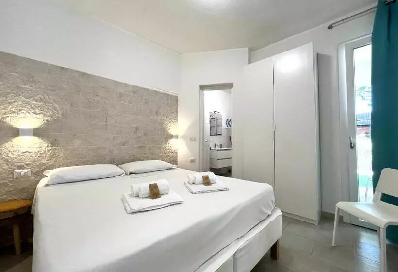 Angolo Mare Apartments & Rooms