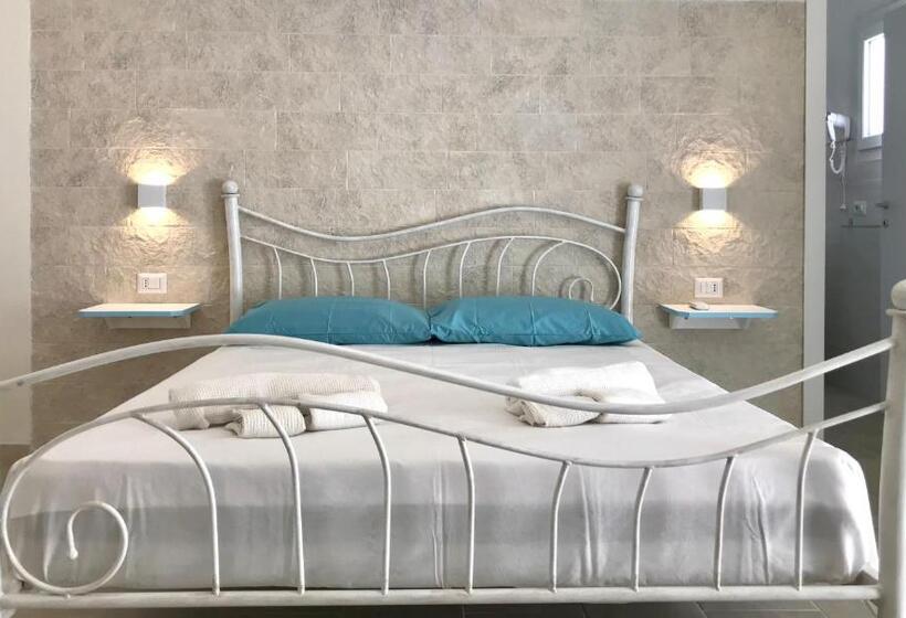 Angolo Mare Apartments & Rooms