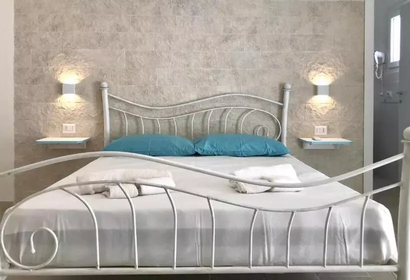Angolo Mare Apartments & Rooms