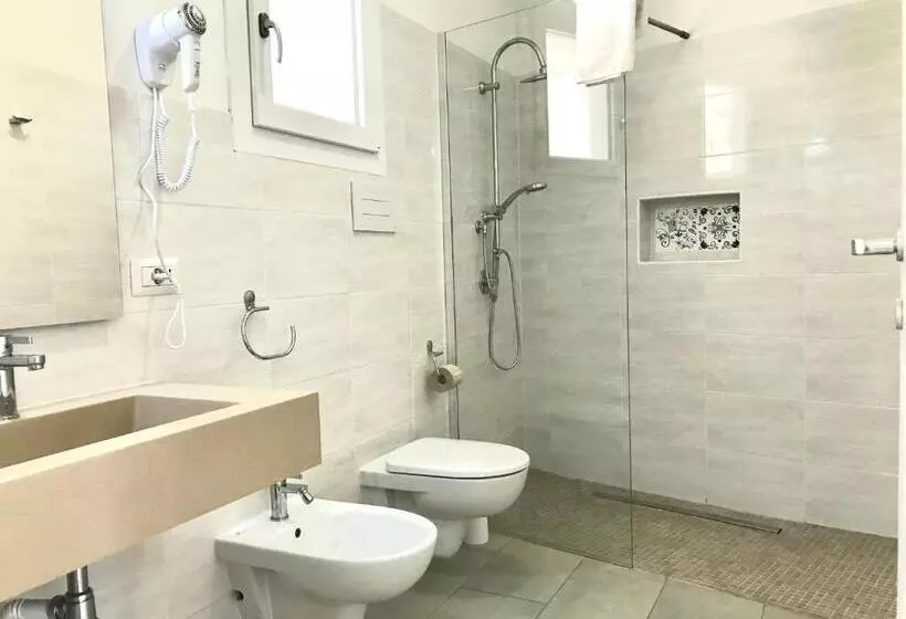 Angolo Mare Apartments & Rooms