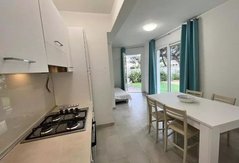 Angolo Mare Apartments & Rooms