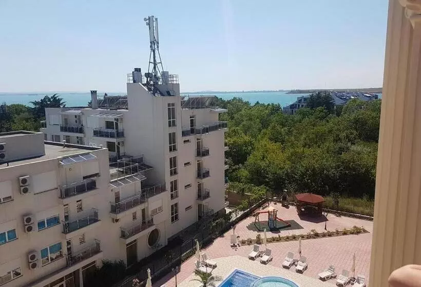 Flora Beach Private